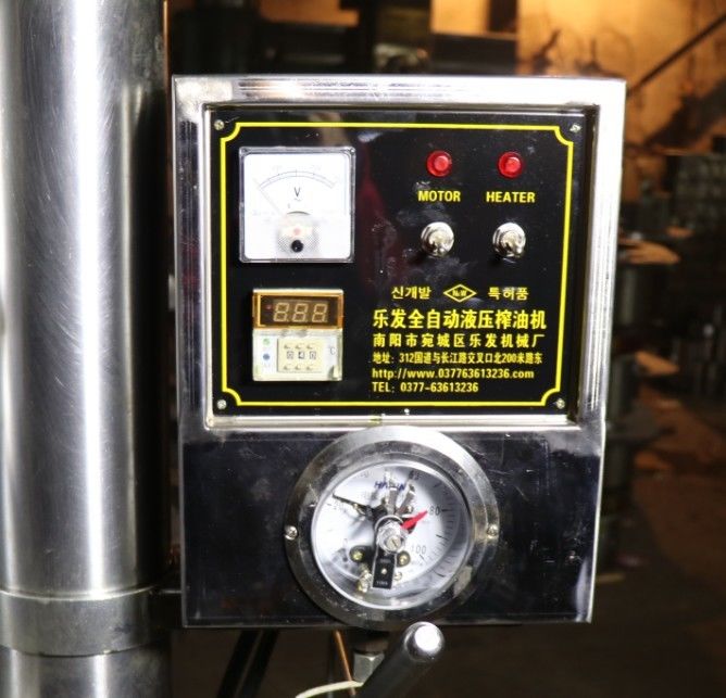 Machine d'extraction d'huile de noix de coco à haut rendement en huile, d'une capacité de 0,65 à 1,6 tonnes/24h
